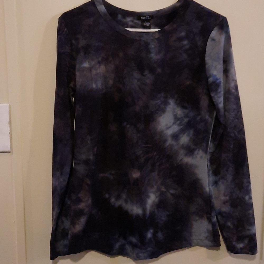 Tie-dye long sleeve tee